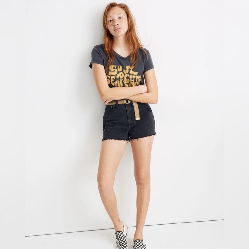 Madewell The Mom Jean Short in Dark/Black Wash